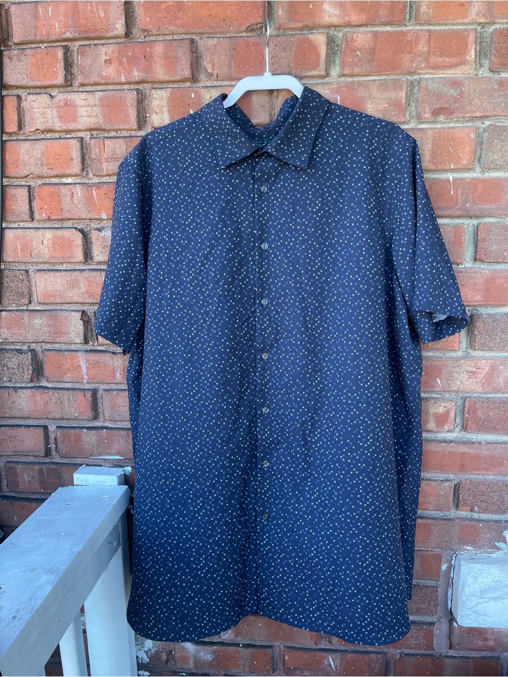 Perry Ellis Navy Short-Sleeve Button-Down with Micro Dot Print Men’s Size XLT